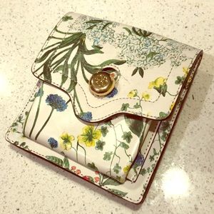 Tory Burch loop/belt bag with small boo boo 😢